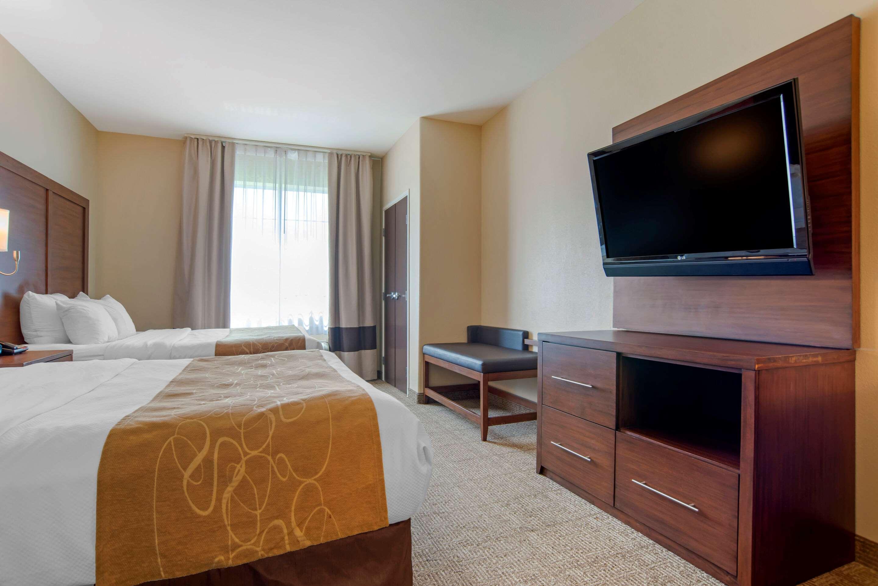 Comfort Suites Alexandria Exterior photo