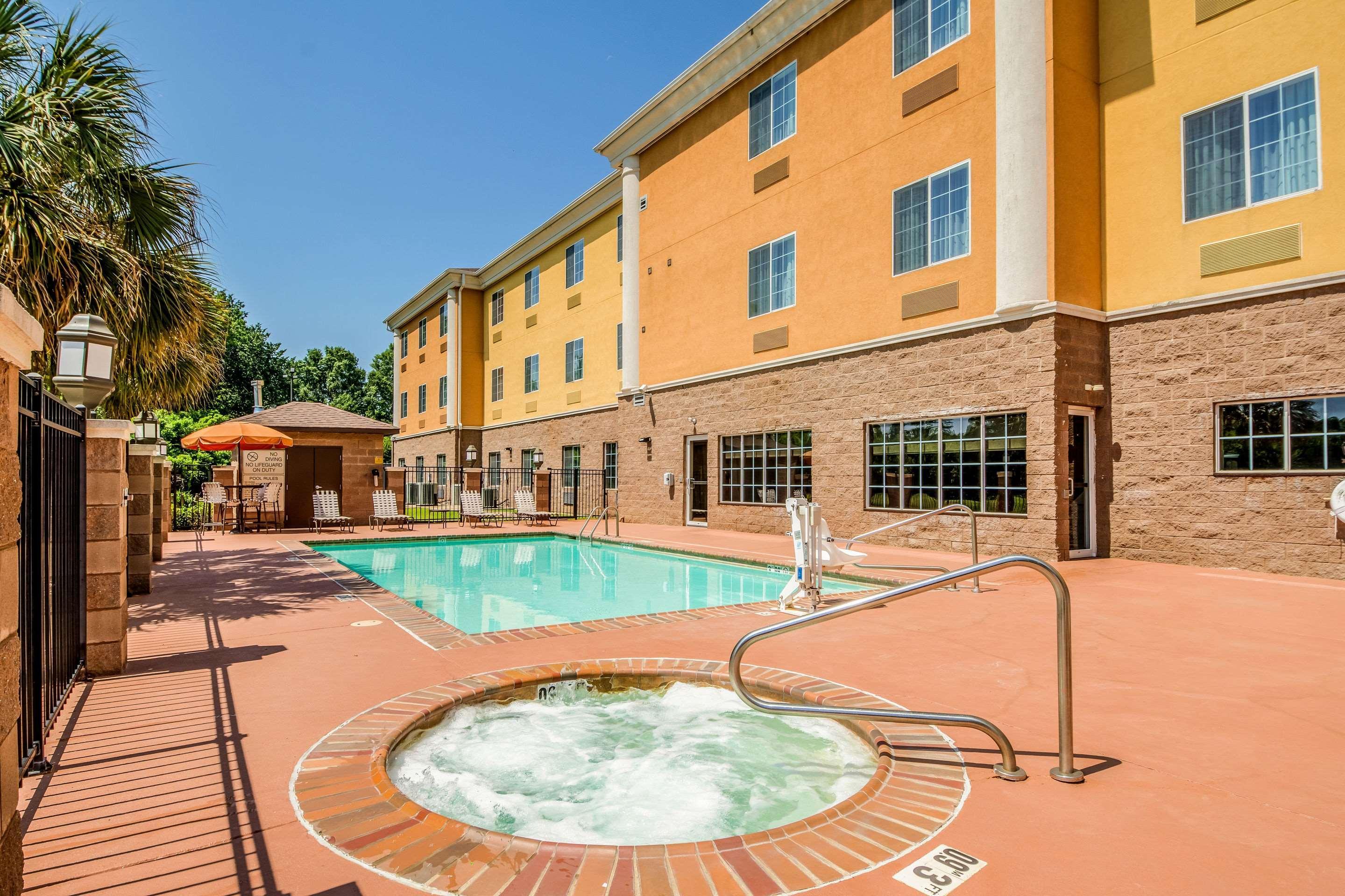 Comfort Suites Alexandria Exterior photo