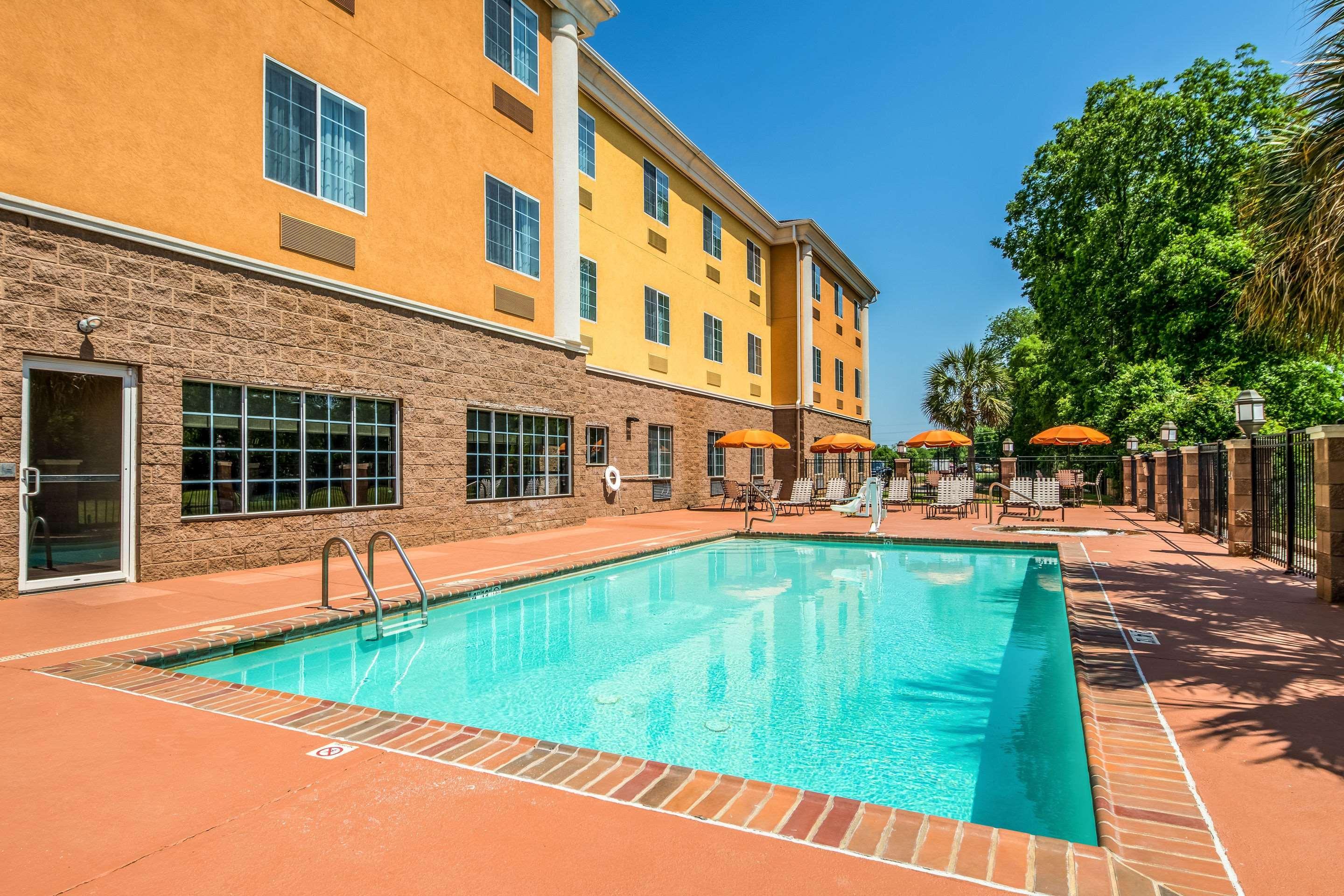 Comfort Suites Alexandria Exterior photo