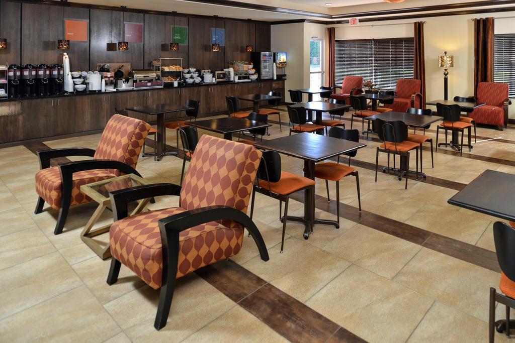 Comfort Suites Alexandria Exterior photo