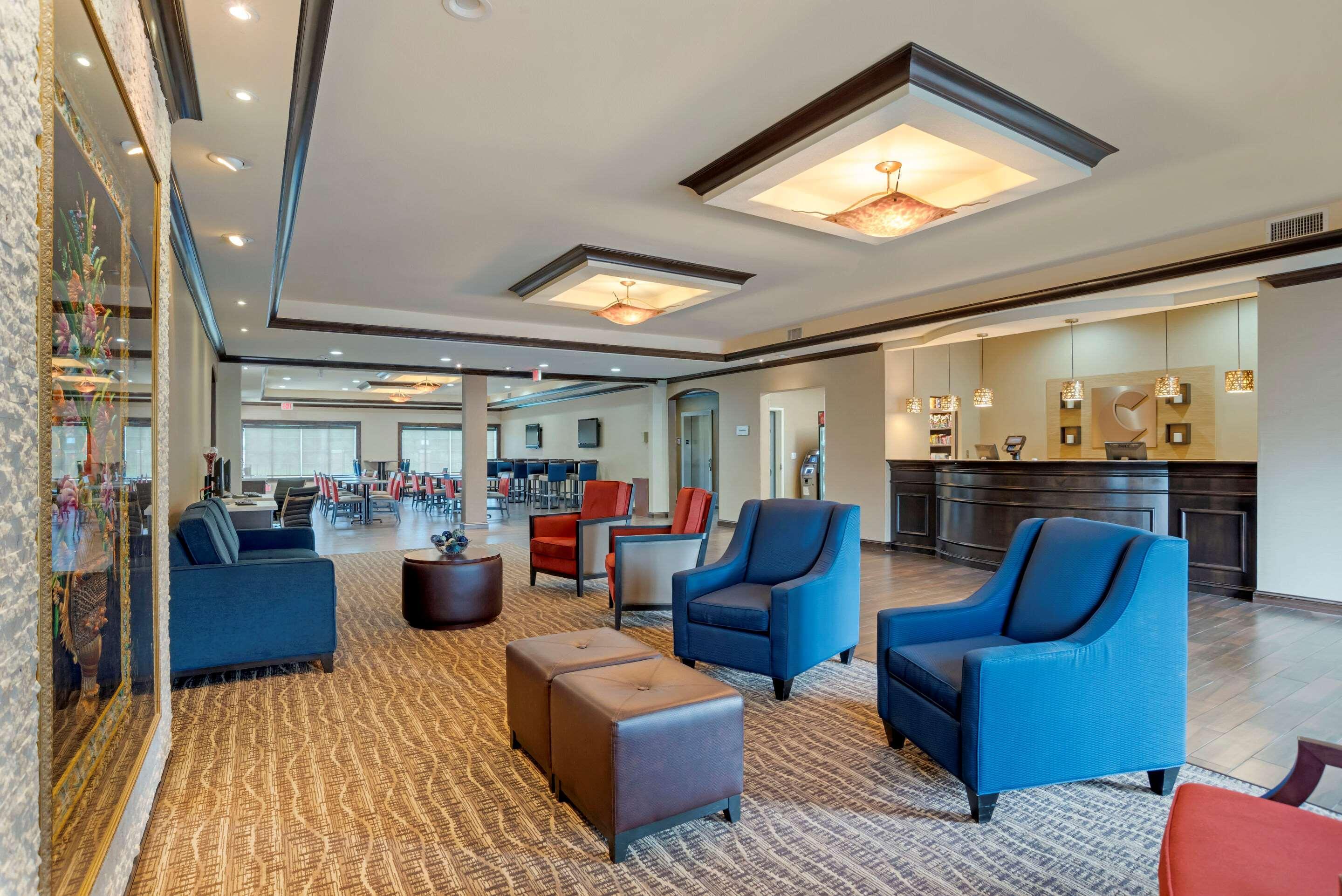 Comfort Suites Alexandria Exterior photo