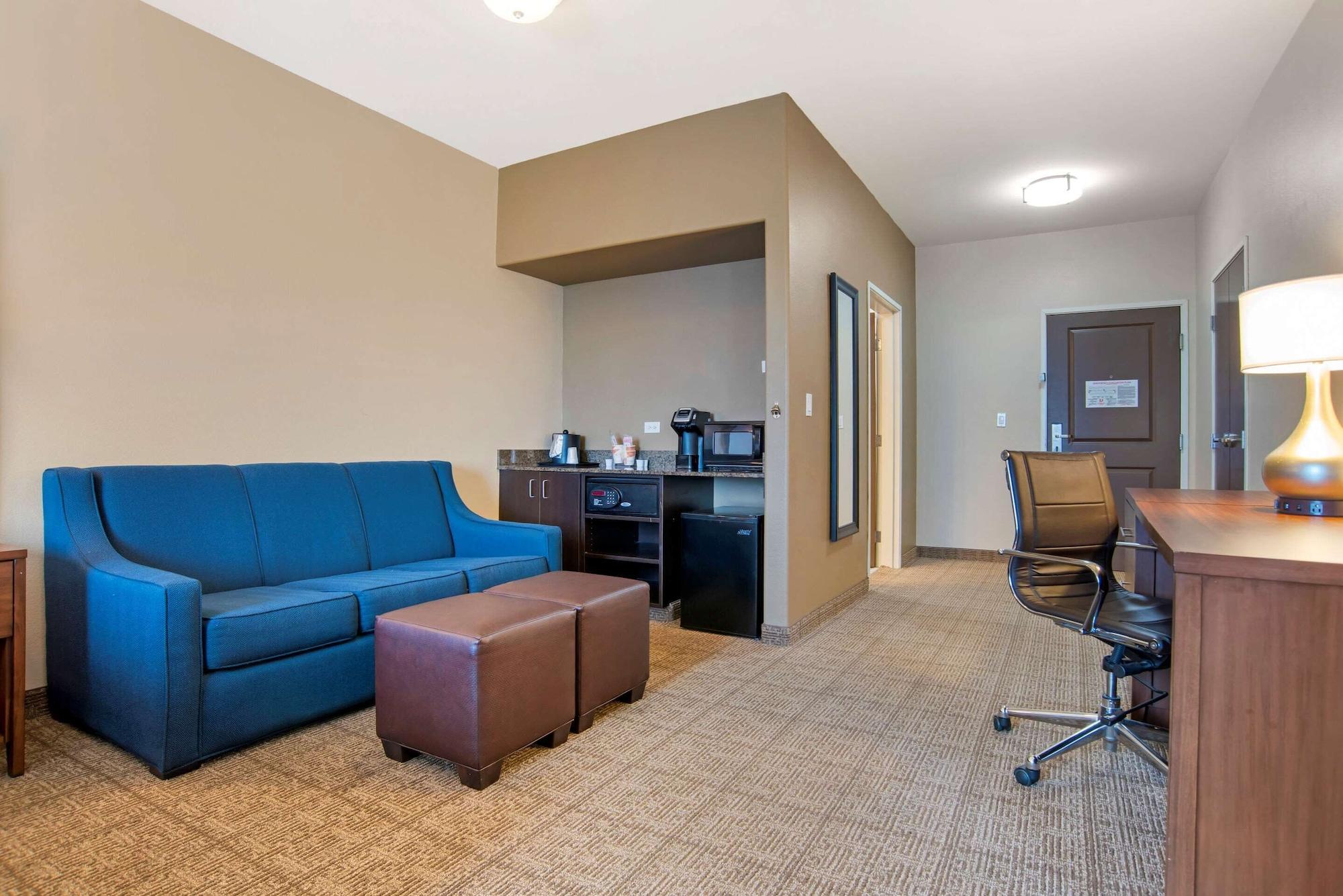 Comfort Suites Alexandria Exterior photo