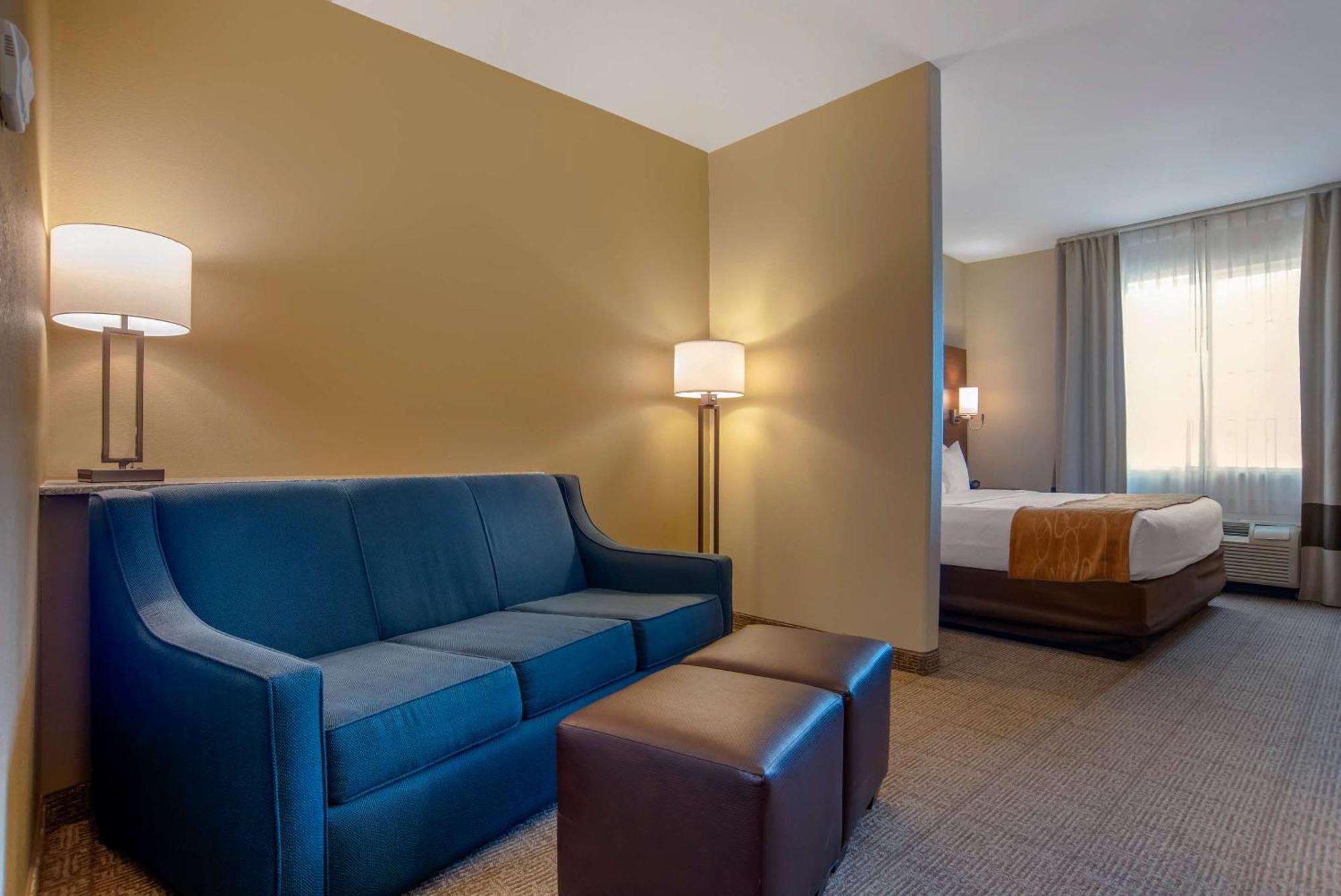 Comfort Suites Alexandria Exterior photo